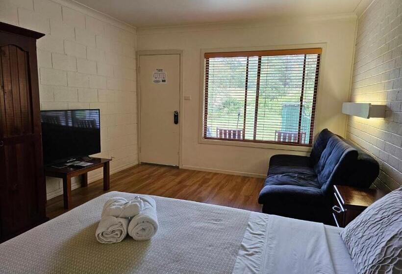 プールの見えるスタンダードトリプルルーム, The Bushranger Hideaway