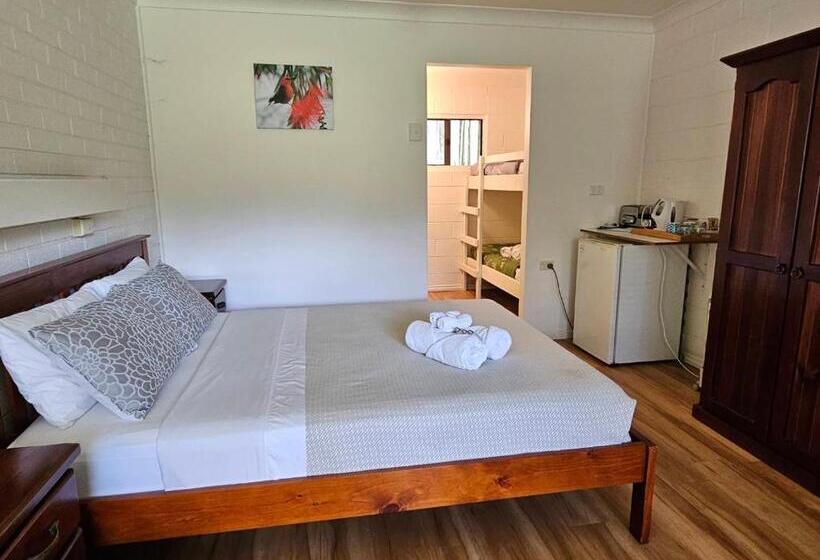 プールの見えるスタンダードトリプルルーム, The Bushranger Hideaway