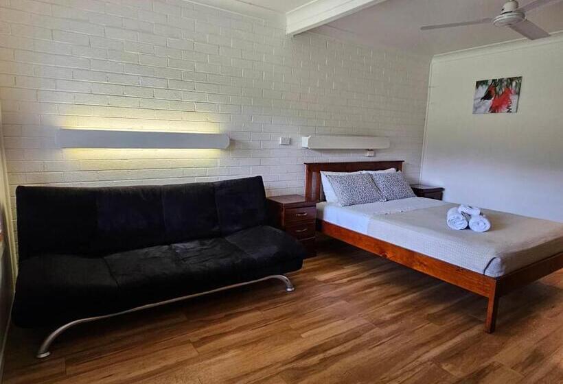 プールの見えるスタンダードトリプルルーム, The Bushranger Hideaway