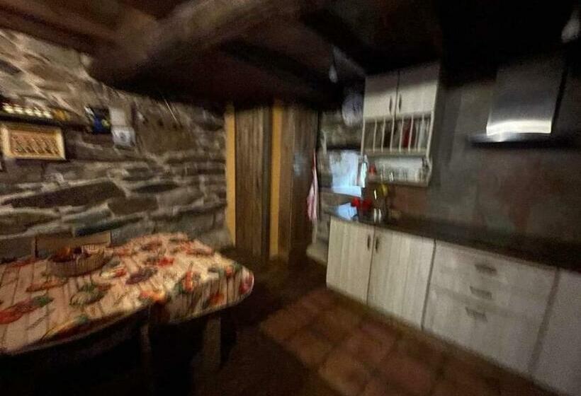 בקתת חדר, Las Casitas De Requeixo