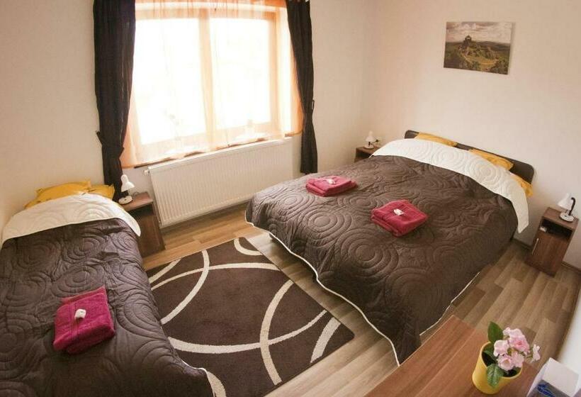 غرفة قياسية ثلاثية, Macskakő Vendégház