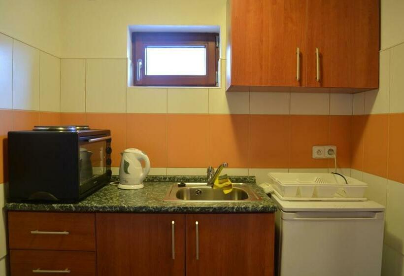 جناح, Penzion Farma Dvorec