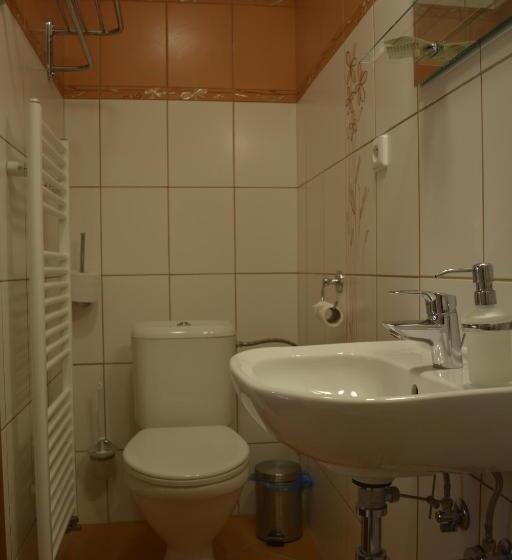 جناح, Penzion Farma Dvorec