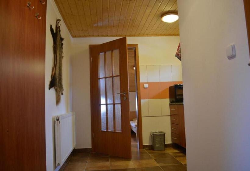 جناح, Penzion Farma Dvorec