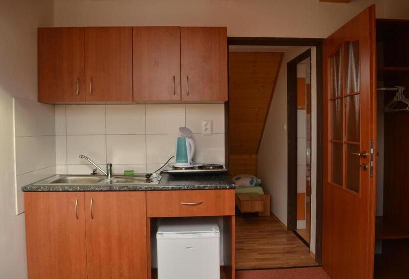 جناح عائلي, Penzion Farma Dvorec