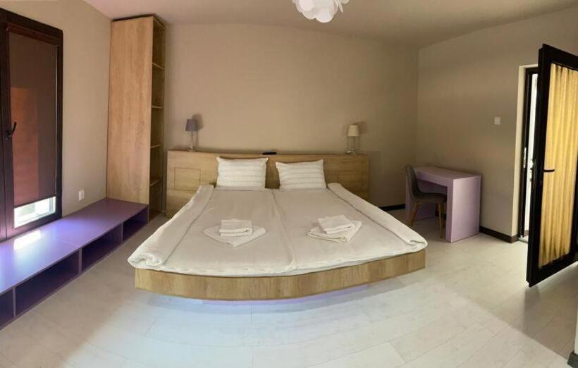 شقة غرفة واحدة, Agropensiunea Colev