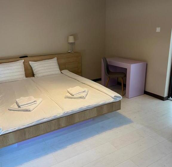 شقة غرفة واحدة, Agropensiunea Colev