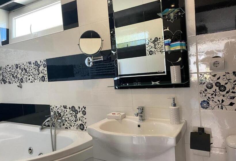 شقة غرفة واحدة, Agropensiunea Colev