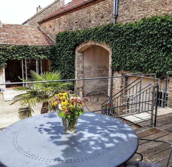 Семейный Номер Вид на Сад, 10 Côté Cour