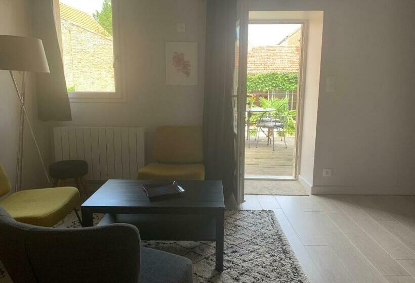 Семейный Номер Вид на Сад, 10 Côté Cour