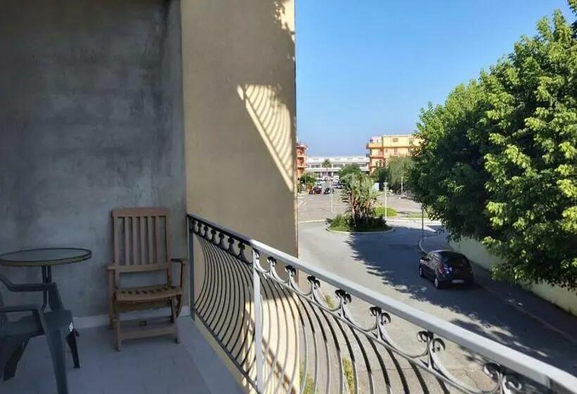 スタンダードルーム, La Santera