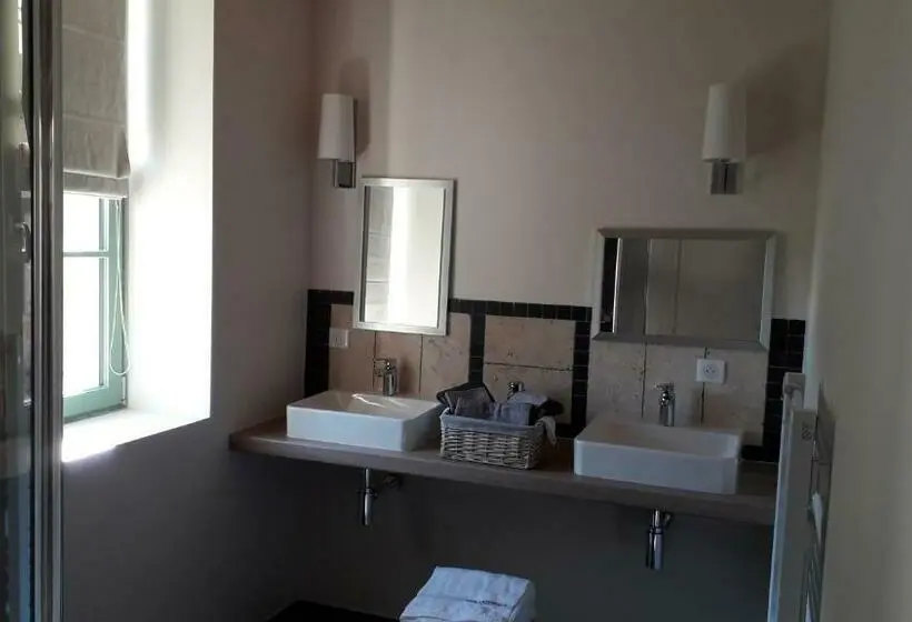 Familie Værelse, Le Relais