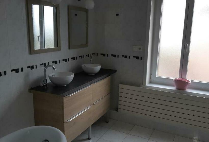 חדר משפחתי, Les Hauts De Proisy