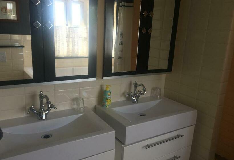 キングサイズベッドのスタンダードルーム, Luc S Place, Jaccuzi, Waterbed