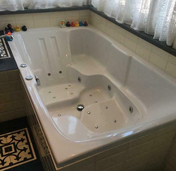 キングサイズベッドのスタンダードルーム, Luc S Place, Jaccuzi, Waterbed