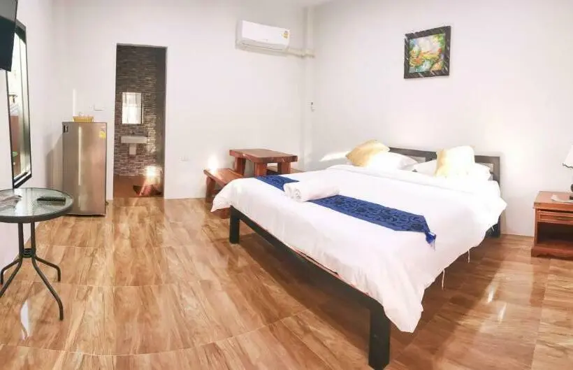 スタンダード４人部屋, Noppakhun Resort