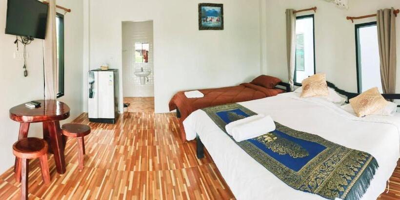 Трехместный Номер Стандарт с Балконом, Noppakhun Resort