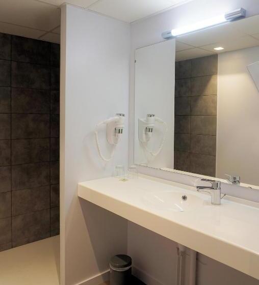 Четырехместный Номер Стандарт, Logis Hôtel Le Confluent