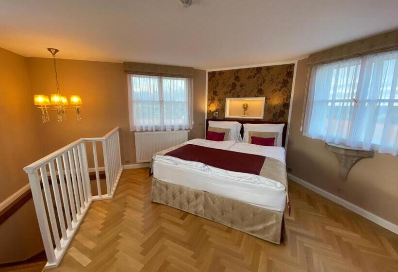 Люкс 2 Спальни, & Restaurant Chateau Trnová