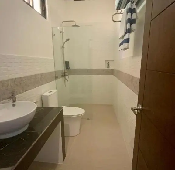 オーシャンビュースタンダードルームバルコニー付き, Tuburan Cove Beach Resort