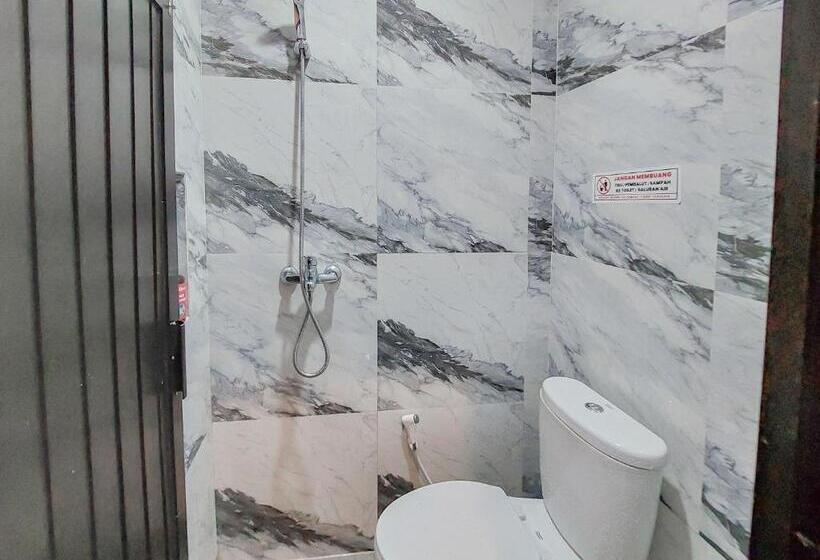 Номер Стандарт, Reddoorz At Cempaka Guesthouse Tarakan