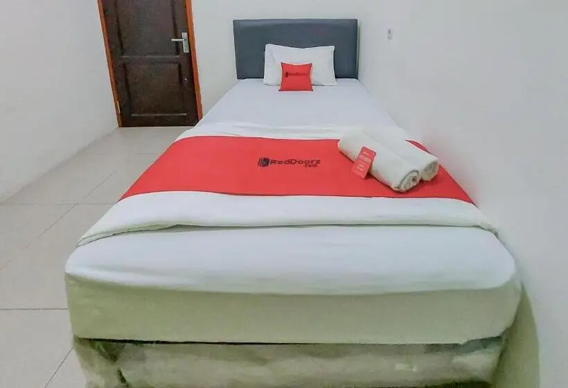 スタンダードシングルルーム, Reddoorz At Cempaka Guesthouse Tarakan