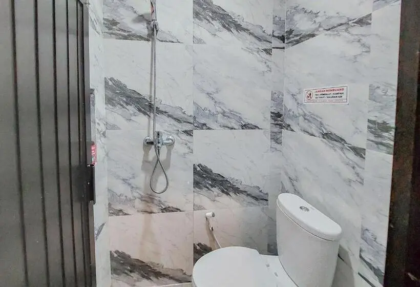 エコノミーシングルルーム, Reddoorz At Cempaka Guesthouse Tarakan