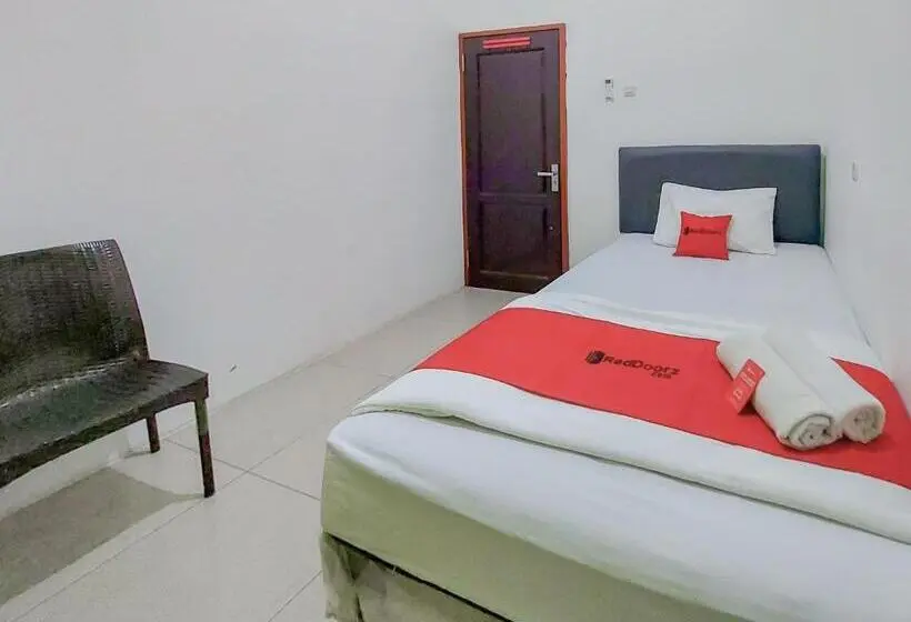 エコノミーシングルルーム, Reddoorz At Cempaka Guesthouse Tarakan