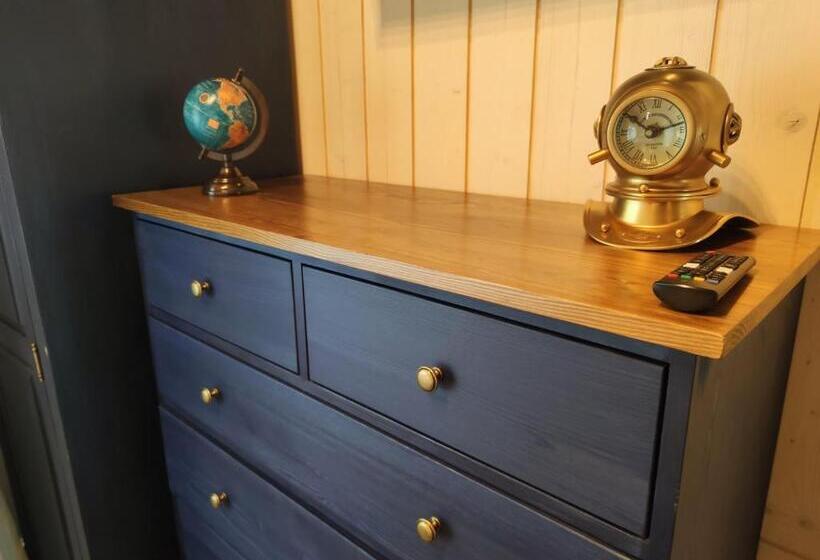 בקתת חדר, Ostoja Dwa Jeziora