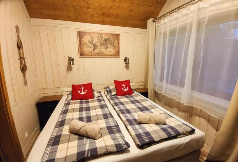 בקתת חדר, Ostoja Dwa Jeziora