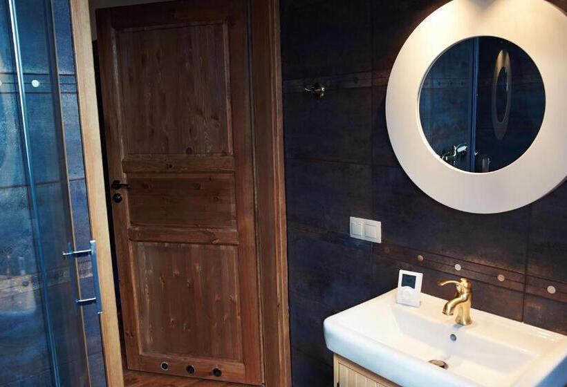 חדר לארבעה סטנדרטי עם מרפסת, Ostoja Dwa Jeziora