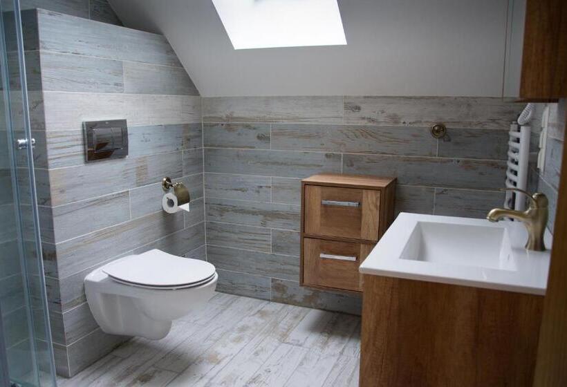 חדר משפחתי, Ostoja Dwa Jeziora