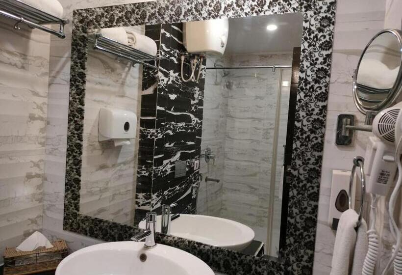 חדר סופריור עם מיטת קינג, The Vaishnavi