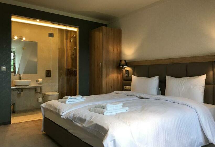 スタンダードルーム, Markus