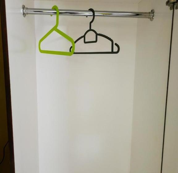 اتاق لوکس خانوادگی, Angsana