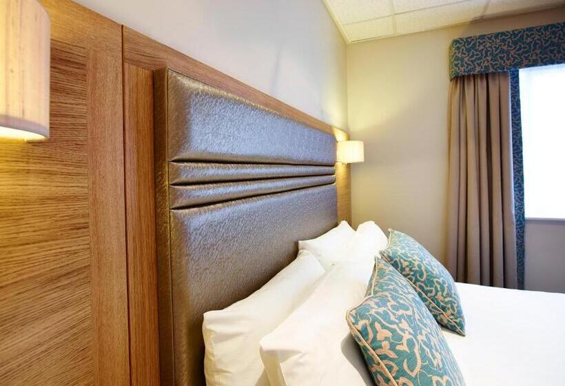 스탠다드 룸, The Briar Court