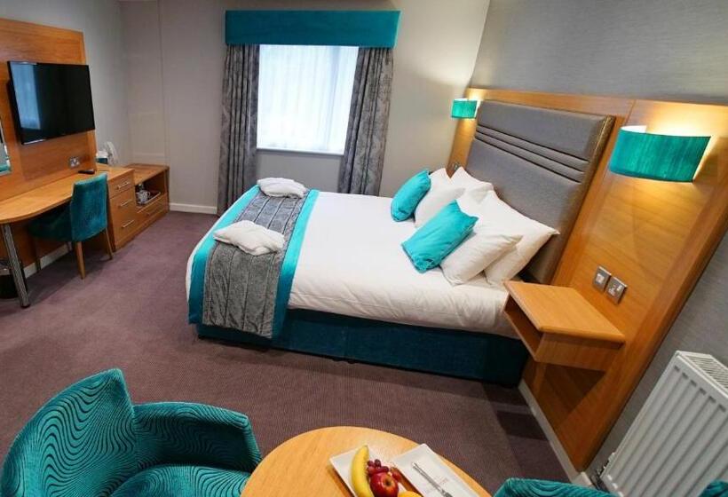 이그제큐티브 룸, The Briar Court