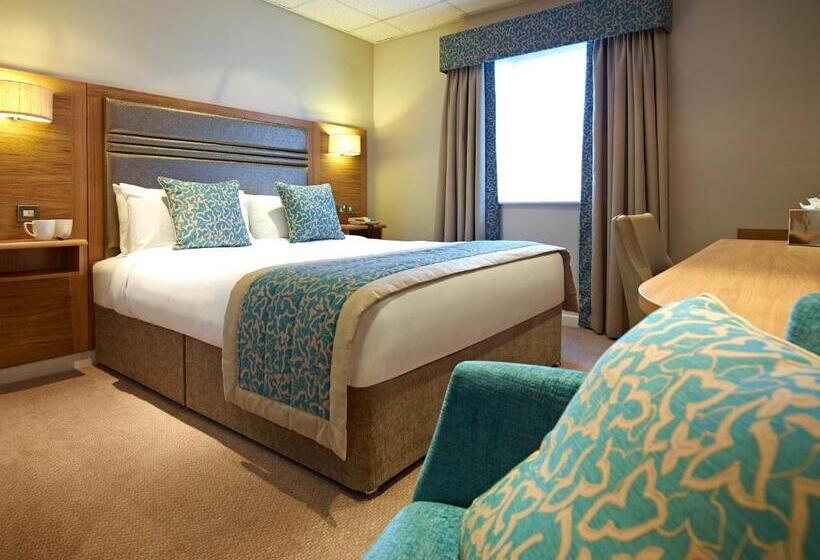 اتاق استاندارد, The Briar Court