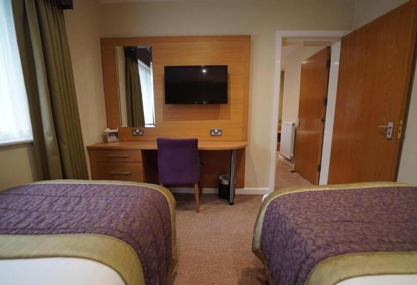 스탠다드 룸, The Briar Court