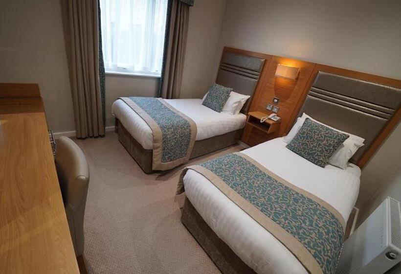 스탠다드 룸, The Briar Court