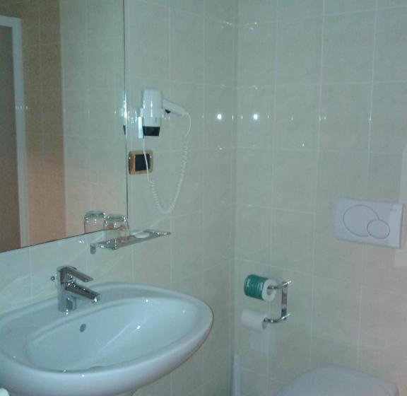 标准三人间, Corallo