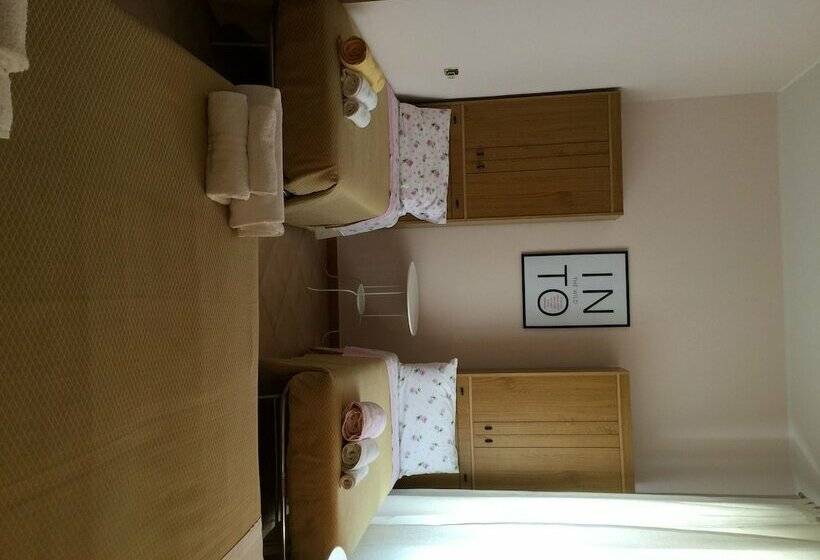 חדר סטנדרט לארבעה, Eliseo