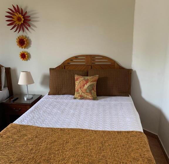 غرفة قياسية ثلاثية, La Posada Del Angel