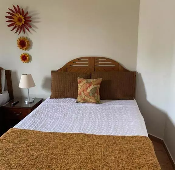 اتاق استاندارد سه نفره, La Posada Del Angel
