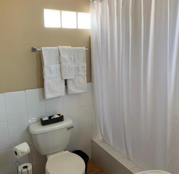 غرفة قياسية ثلاثية, La Posada Del Angel