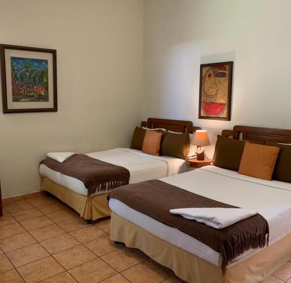 غرفة عائلية, La Posada Del Angel