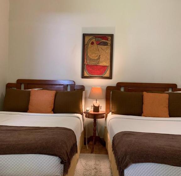 غرفة عائلية, La Posada Del Angel