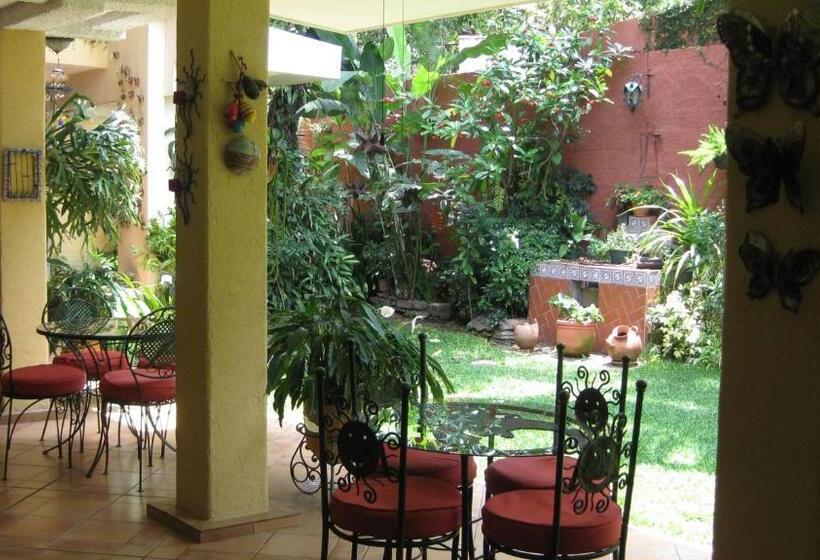 غرفة عائلية, La Posada Del Angel