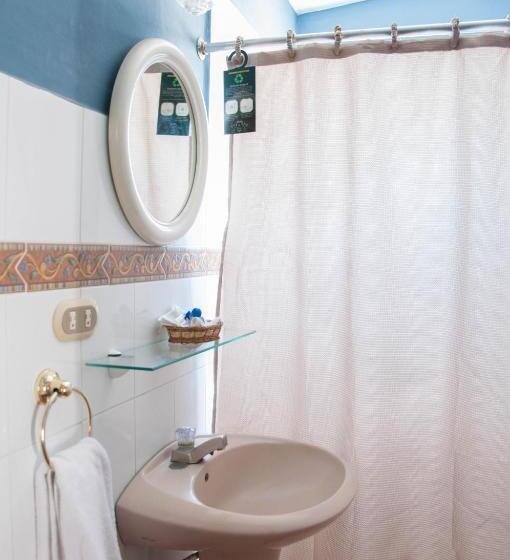 غرفة عائلية, La Posada Del Angel