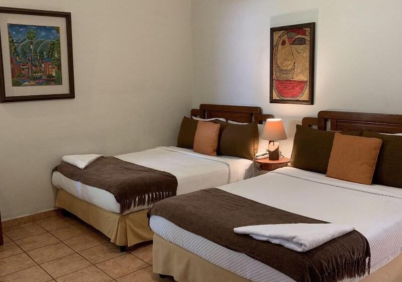 غرفة عائلية, La Posada Del Angel